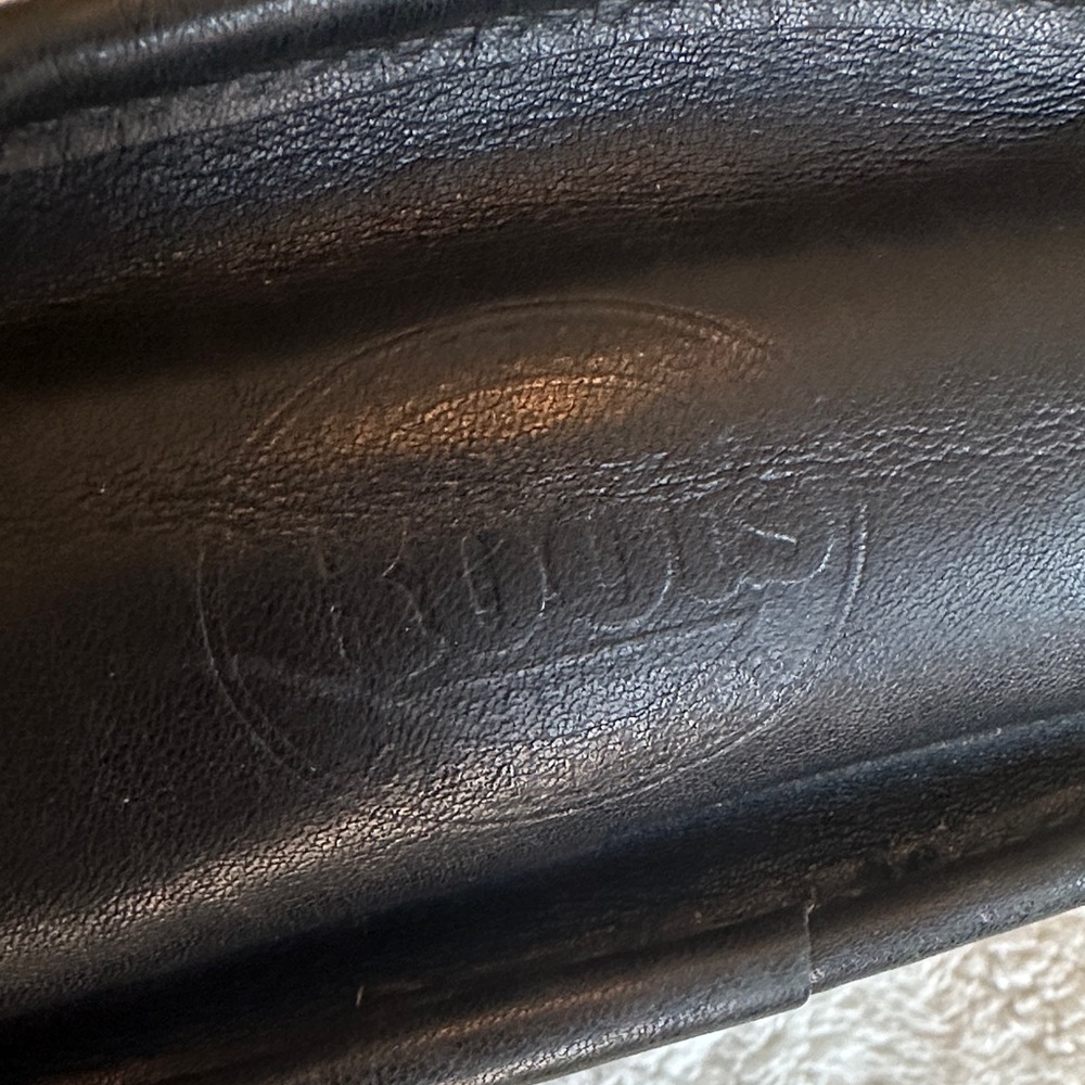 Vintage Chic Black Crossbody Bag with Buckle - Picture 2 of 16